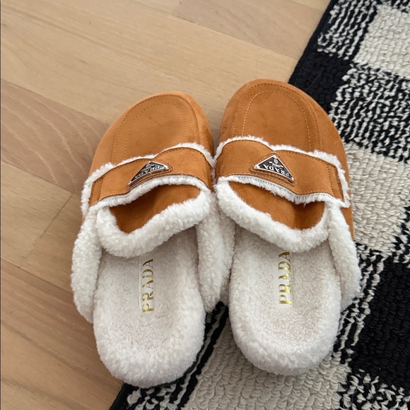 Slippers/Clogs - Picture 3 of 4